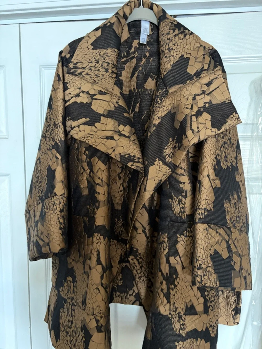 MarlaWynne Black and Tan Draped Open Front Coat - Picture 1 of 5